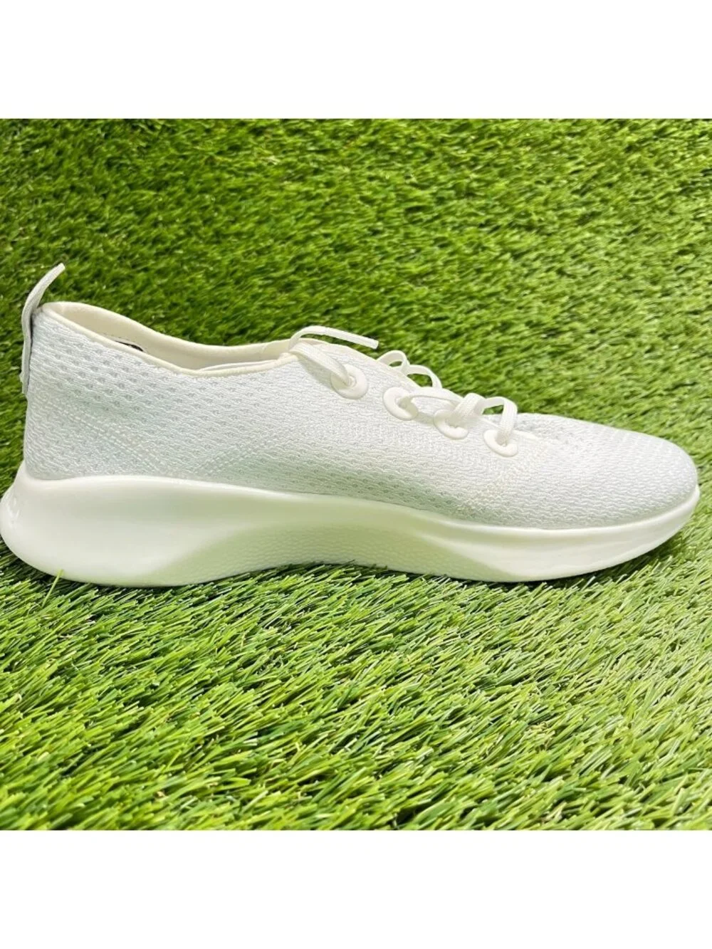 Allbirds Superlight Wool Runners Womens Size 10 White Athletic Shoes Sneakers